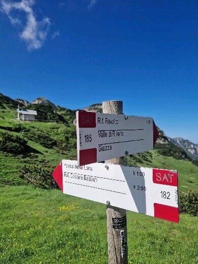 Recap del week-end
@rif.scalorbi sole, vento, acqua e bella gente!
.
.
#mountain #montecarega #gruppodelcarega #rifugideltrentino #rifugi