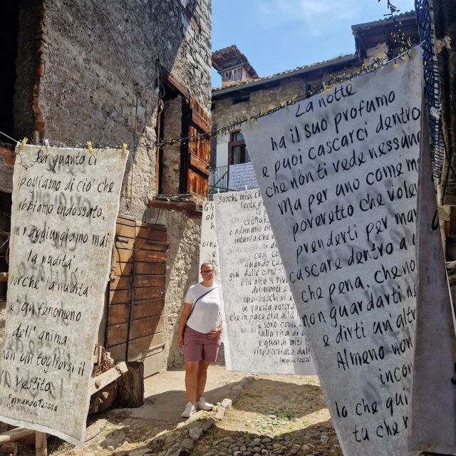 @mostramercatobienno 

A Bienno in valcamonica in questo borgo medioevale tra i più belli d'Italia fra antiche case, scorci di un tempo, si tiene un mercatino e mostra di artisti proprio in questi giorni.

Aperto nei giorni feriali dalle 17-24 
fino al prossimo fine settimana 1 settembre 
sab e dom 10-24

Va be, lo sapete, per i mercatini siamo "very addicted"

Prossimamente foto del nostro super acquisto!!!

#mostramercatobienno #valcamonica #borghipiubelliditalia #artist #creativity #mostramercato #visitbrescia